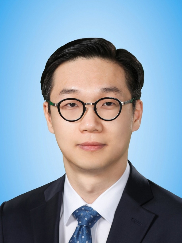 석현 교수
Prof. Hyun Seok